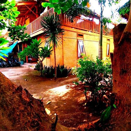 Lima Bintang Hotel Quần đảo Gili Ngoại thất bức ảnh
